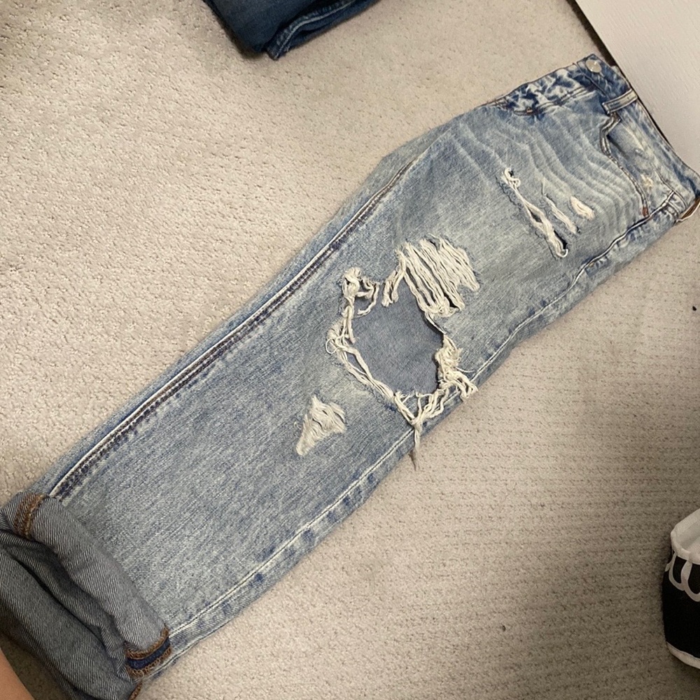 American Eagle Tom girl destroyed denim jeans